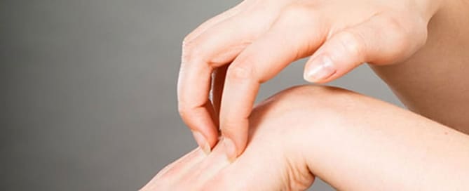 Diferença entre uma alergia de pele e uma urticária