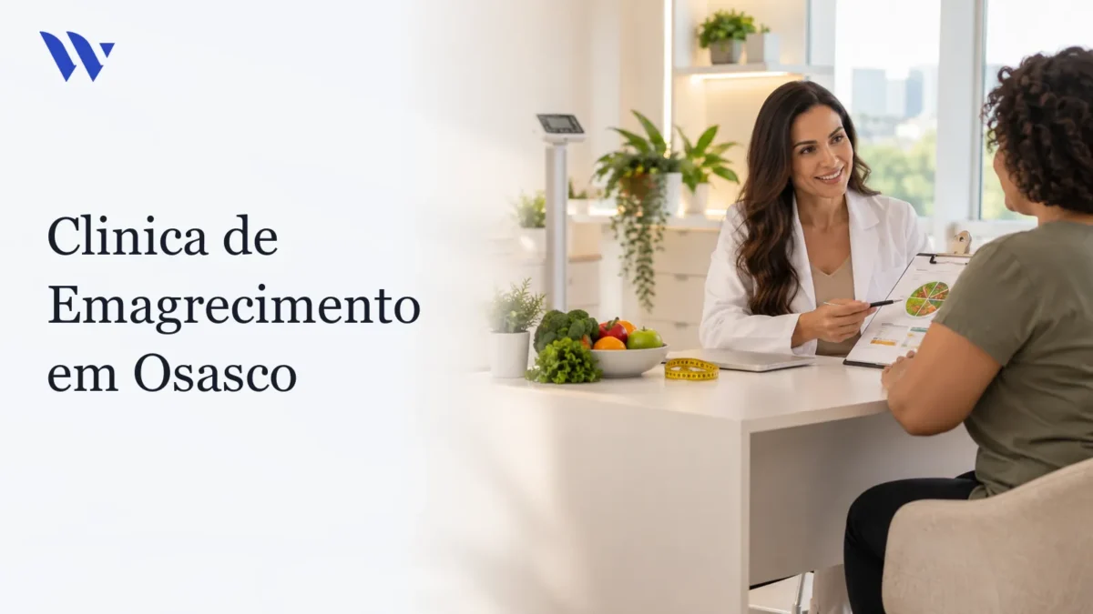 Dermatologista da Clínica Wulkan avaliando paciente em consultório — Clinica de Emagrecimento em Osasco