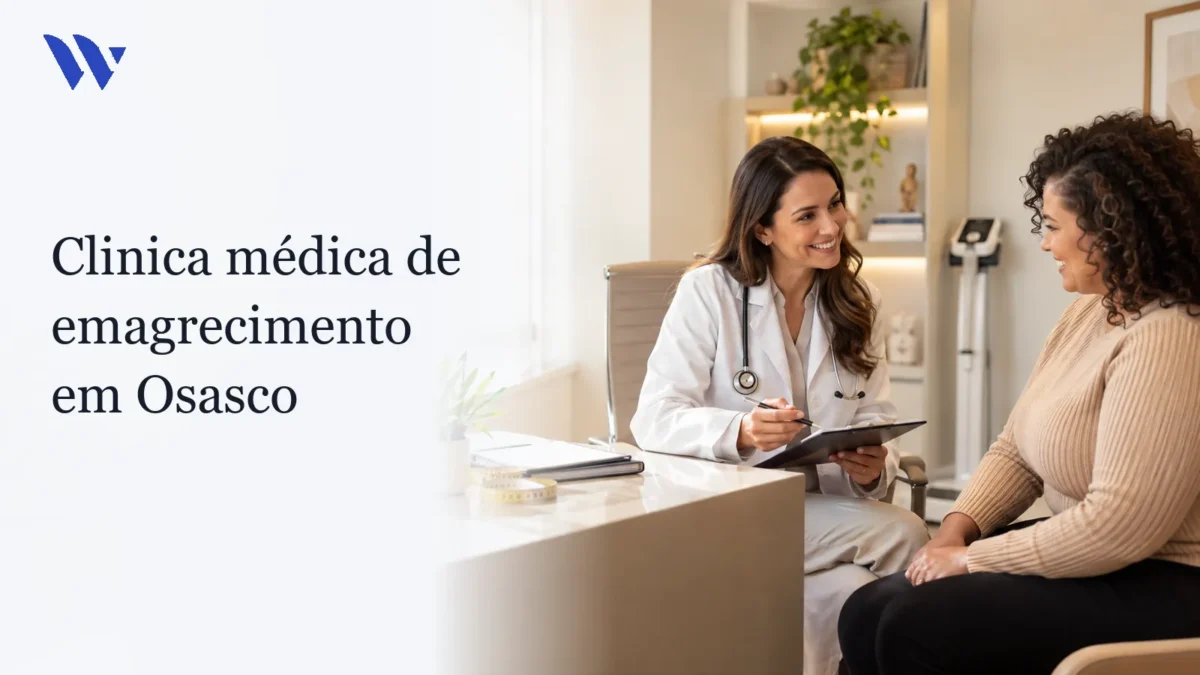 Clinica médica de emagrecimento em Osasco — Clínica Wulkan Dermatologista da Clínica Wulkan avaliando paciente em consultório — Clinica médica de emagrecimento em Osasco