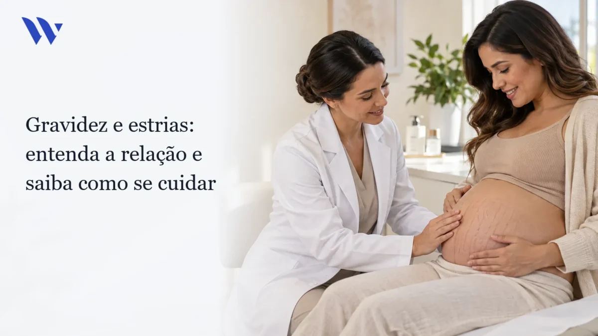 Dermatologista da Clínica Wulkan avaliando paciente em consultório — Gravidez e estrias: entenda a relação e saiba como se cuidar