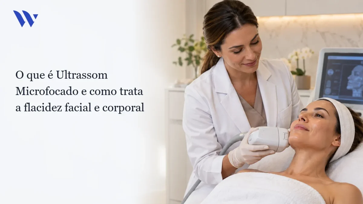 Dermatologista da Clínica Wulkan avaliando paciente em consultório — O que é Ultrassom Microfocado e como trata a flacidez facial e corporal