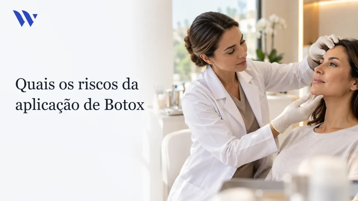 Dermatologista da Clínica Wulkan avaliando paciente em consultório — Quais os riscos da aplicação de Botox