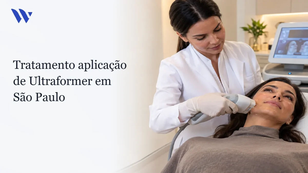 Dermatologista da Clínica Wulkan avaliando paciente em consultório — tratamento aplicação de Ultraformer em São Paulo